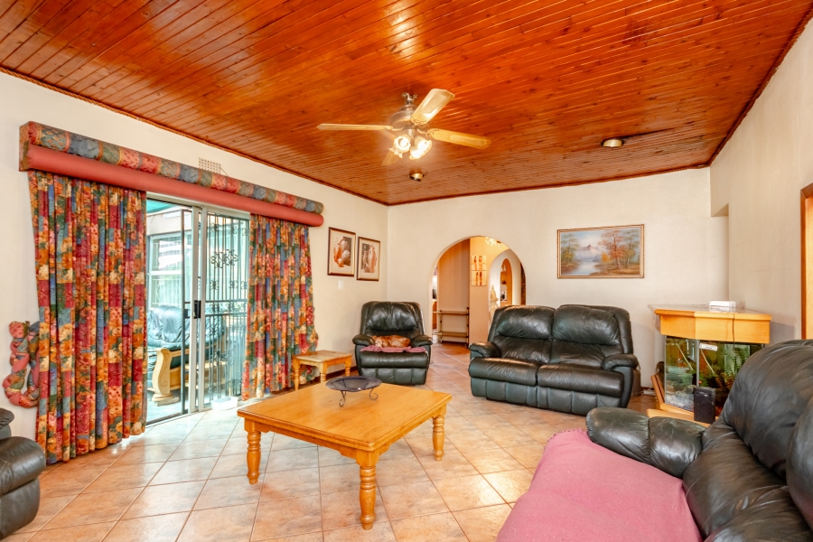 4 Bedroom Property for Sale in Glen Marais Gauteng
