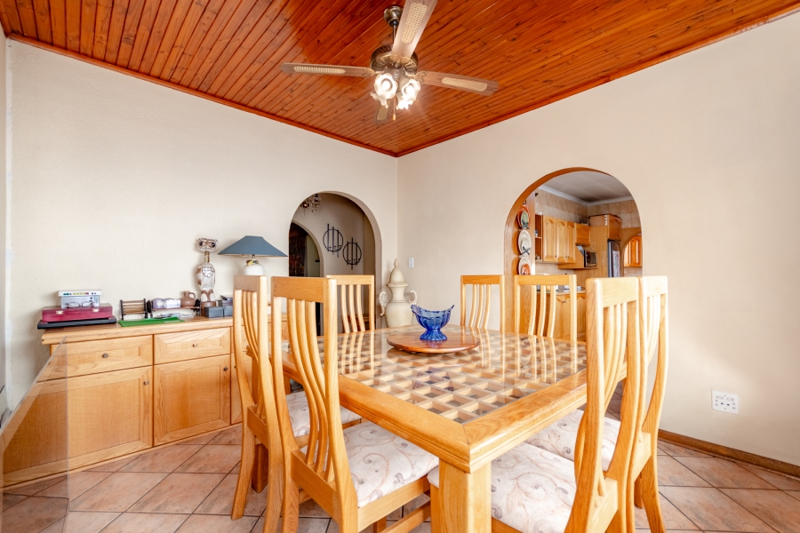 4 Bedroom Property for Sale in Glen Marais Gauteng