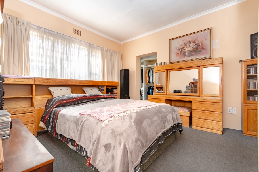 4 Bedroom Property for Sale in Glen Marais Gauteng
