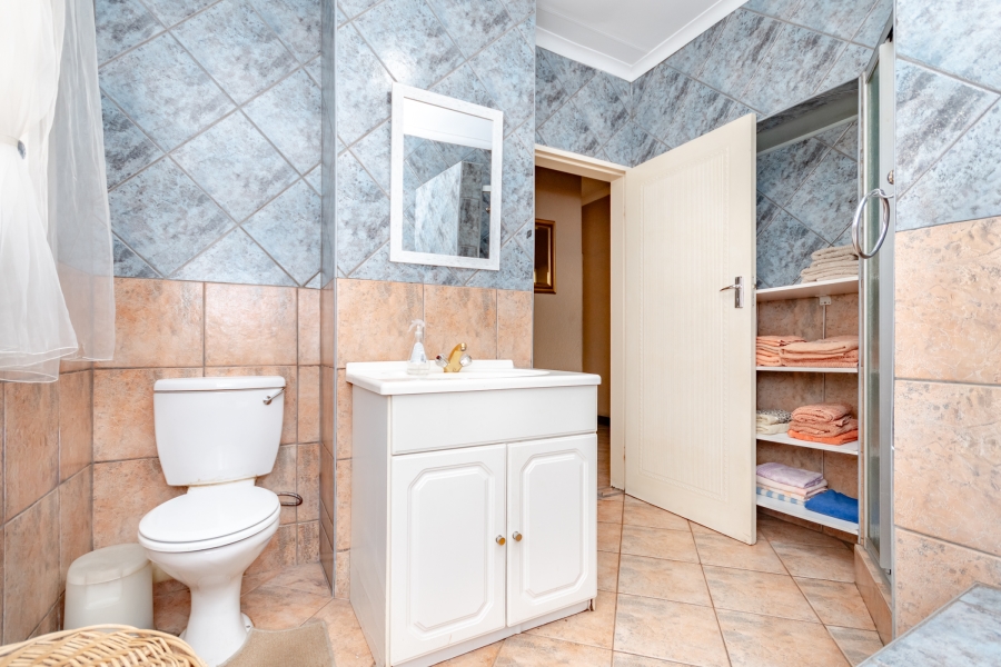 4 Bedroom Property for Sale in Glen Marais Gauteng