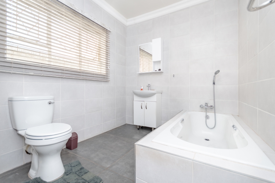 4 Bedroom Property for Sale in Glen Marais Gauteng