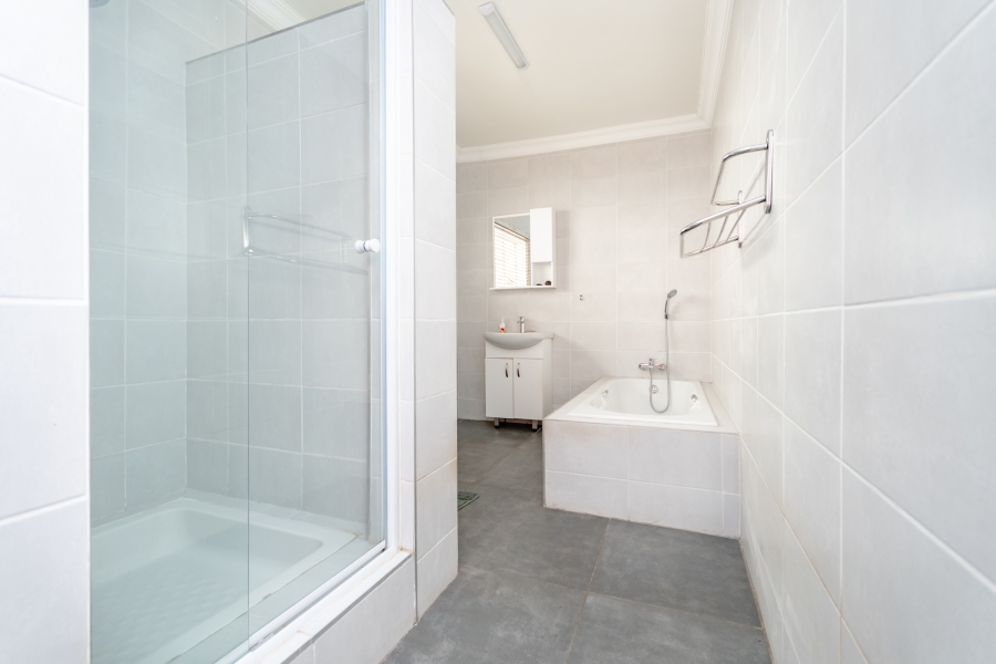 4 Bedroom Property for Sale in Glen Marais Gauteng