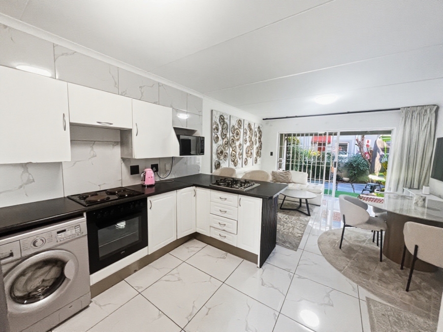 2 Bedroom Property for Sale in Sunninghill Gauteng