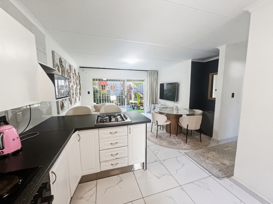 2 Bedroom Property for Sale in Sunninghill Gauteng