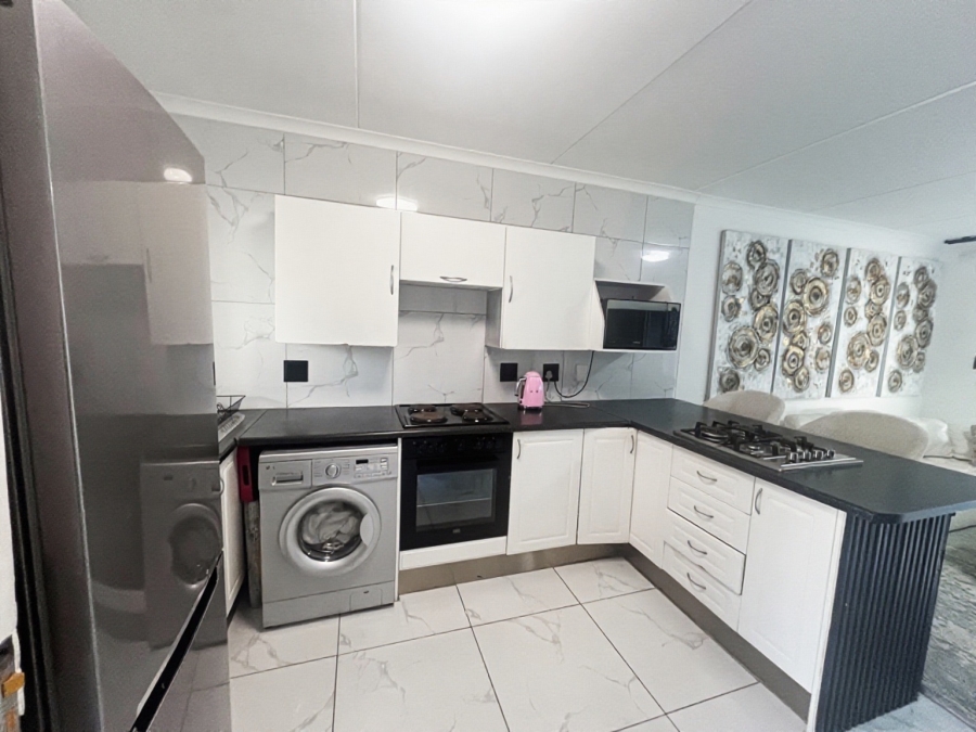 2 Bedroom Property for Sale in Sunninghill Gauteng