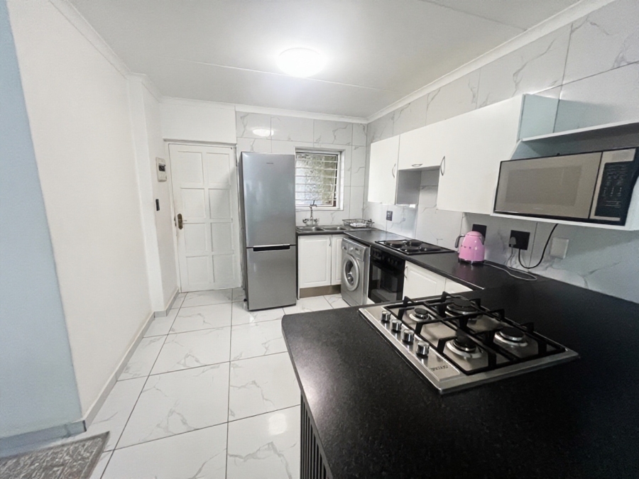 2 Bedroom Property for Sale in Sunninghill Gauteng