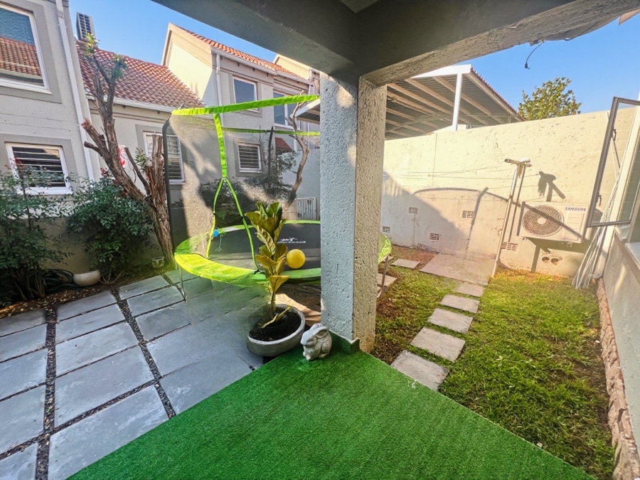 2 Bedroom Property for Sale in Sunninghill Gauteng