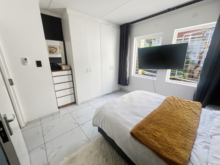 2 Bedroom Property for Sale in Sunninghill Gauteng