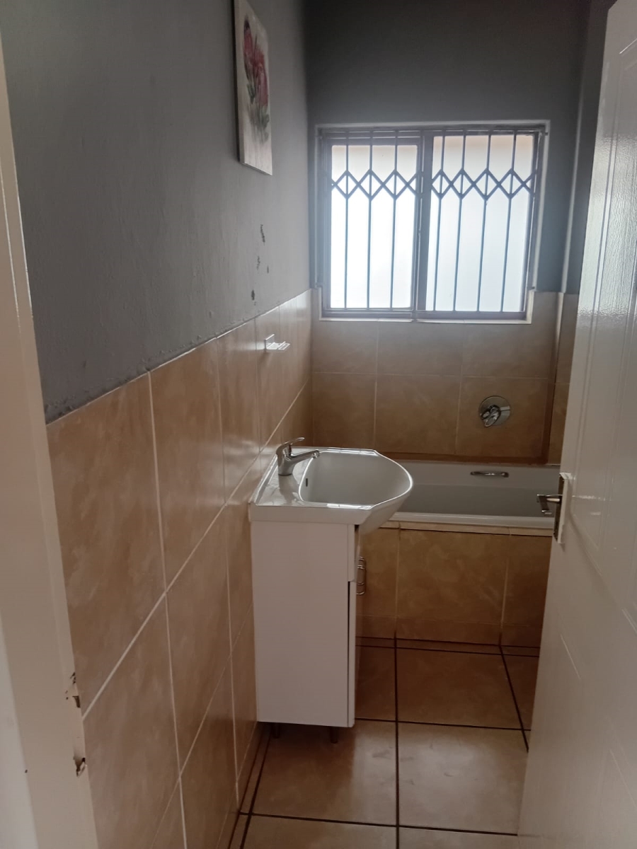 To Let 2 Bedroom Property for Rent in Hesteapark Gauteng