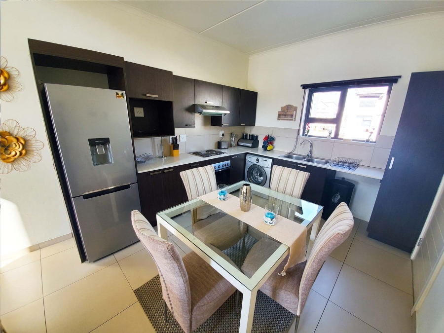 To Let 2 Bedroom Property for Rent in Fourways Gauteng