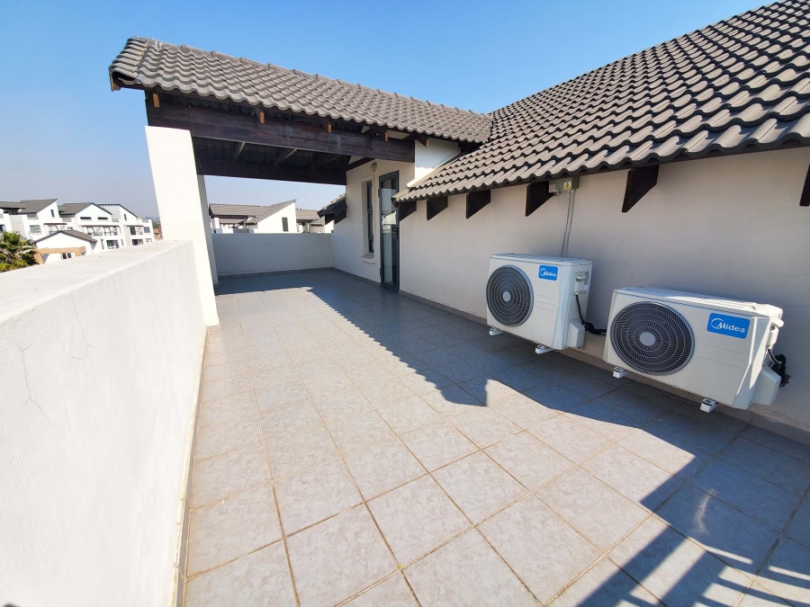 To Let 2 Bedroom Property for Rent in Fourways Gauteng