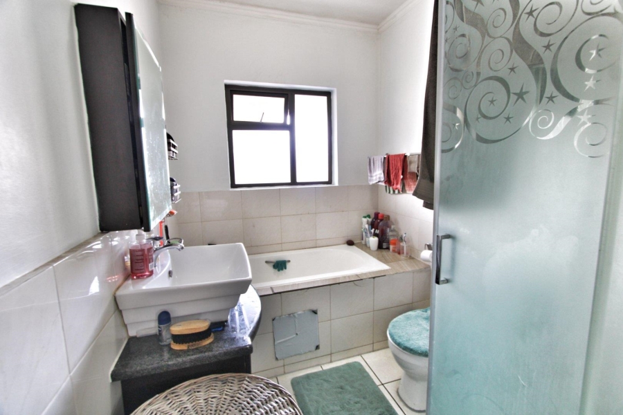 2 Bedroom Property for Sale in Noordwyk Gauteng
