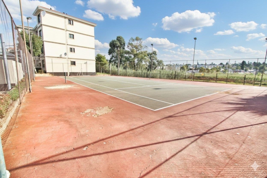 2 Bedroom Property for Sale in Noordwyk Gauteng