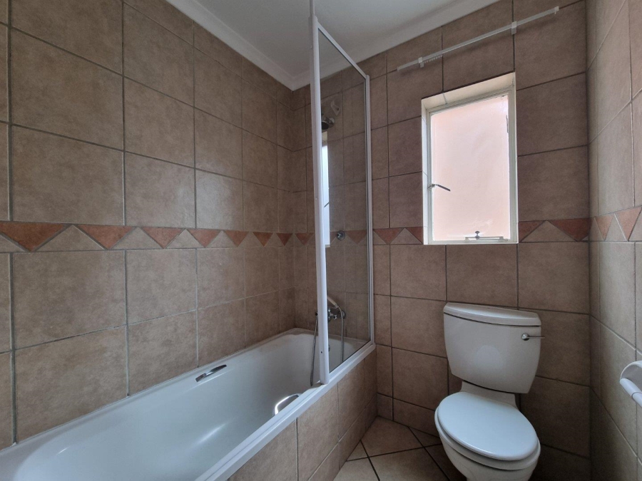 2 Bedroom Property for Sale in Vorna Valley Gauteng