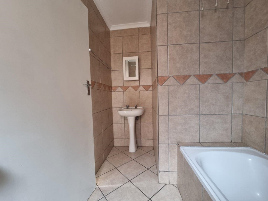 2 Bedroom Property for Sale in Vorna Valley Gauteng