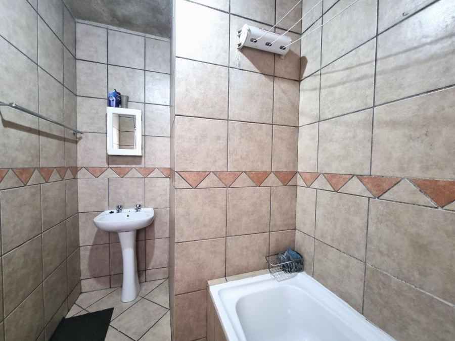 2 Bedroom Property for Sale in Vorna Valley Gauteng