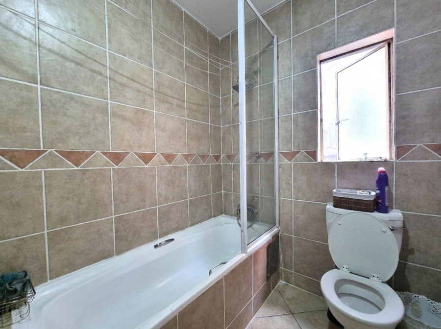2 Bedroom Property for Sale in Vorna Valley Gauteng