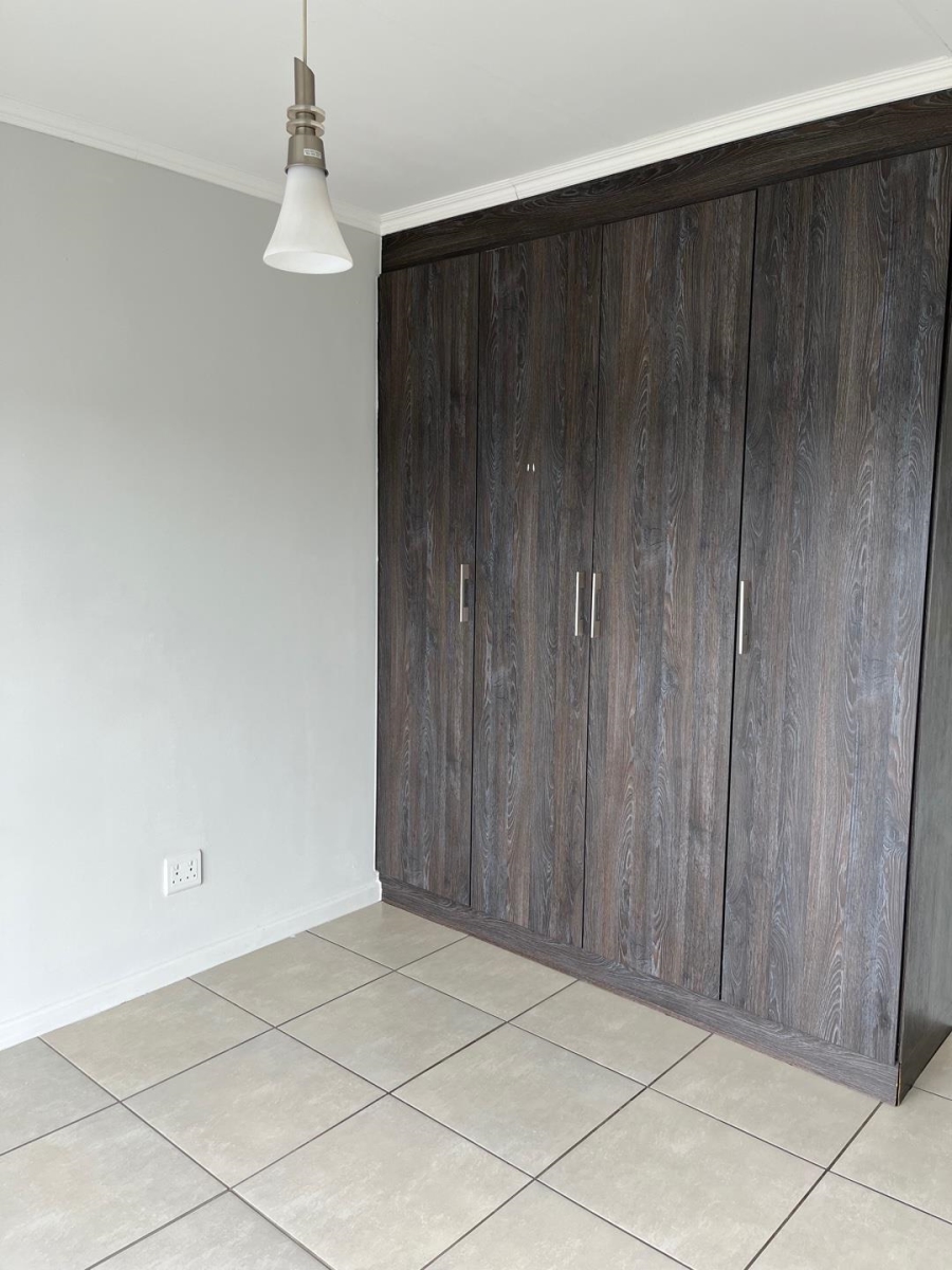 1 Bedroom Property for Sale in Olivedale Gauteng