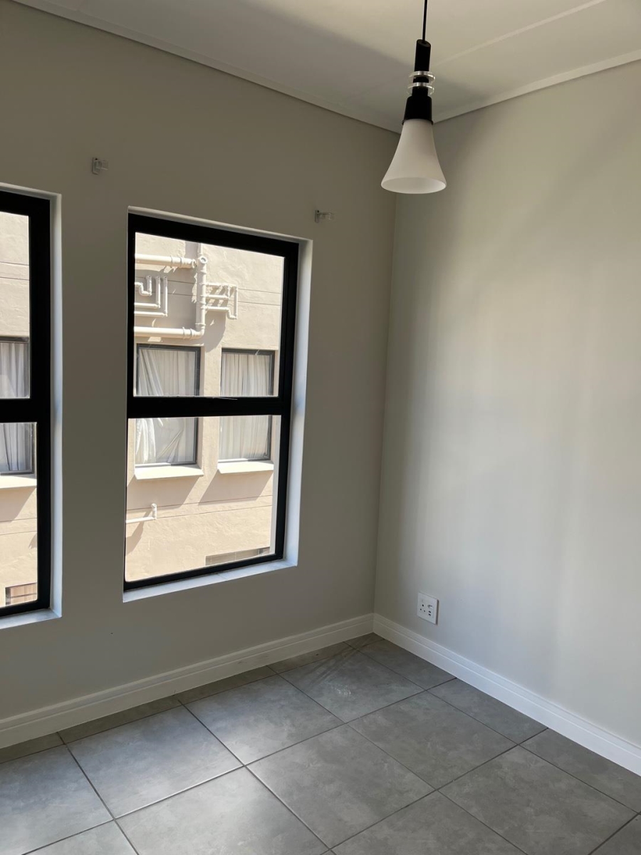 1 Bedroom Property for Sale in Waterfall Gauteng