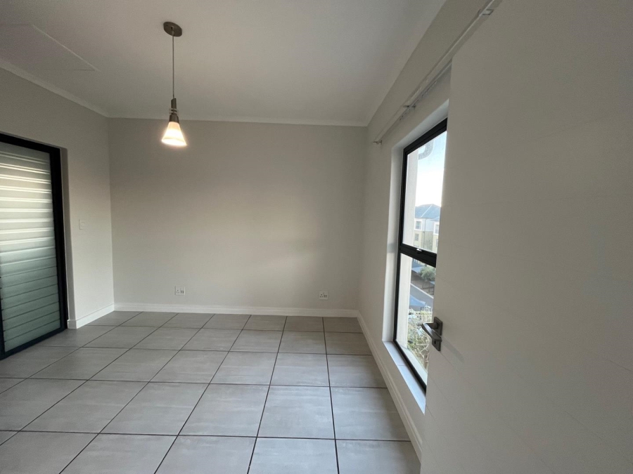 1 Bedroom Property for Sale in Waterfall Gauteng