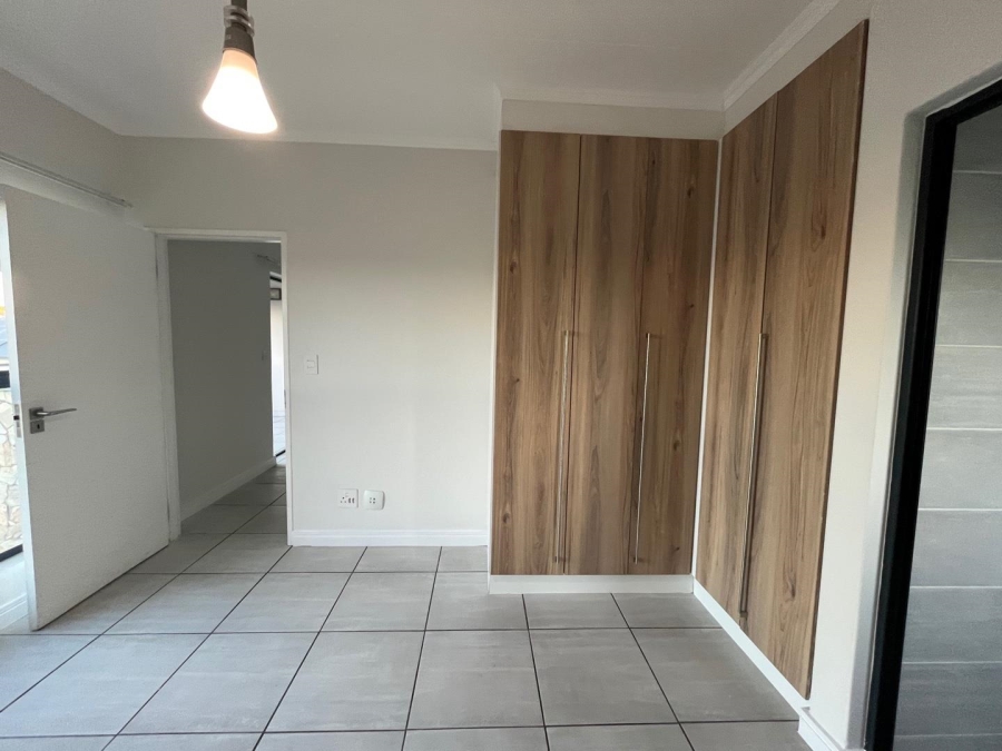 1 Bedroom Property for Sale in Waterfall Gauteng