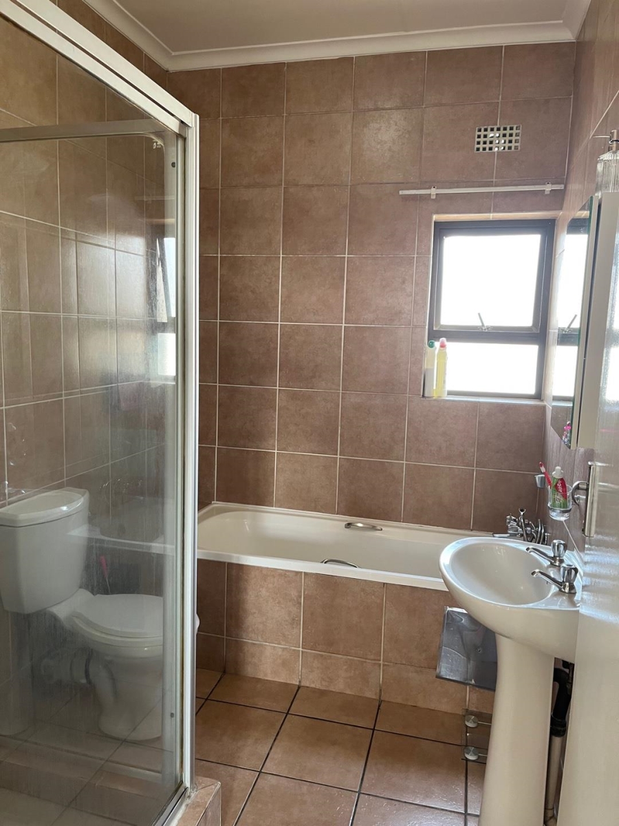 2 Bedroom Property for Sale in Lonehill Gauteng