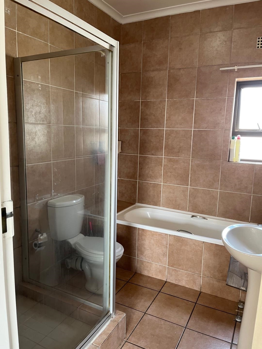 2 Bedroom Property for Sale in Lonehill Gauteng