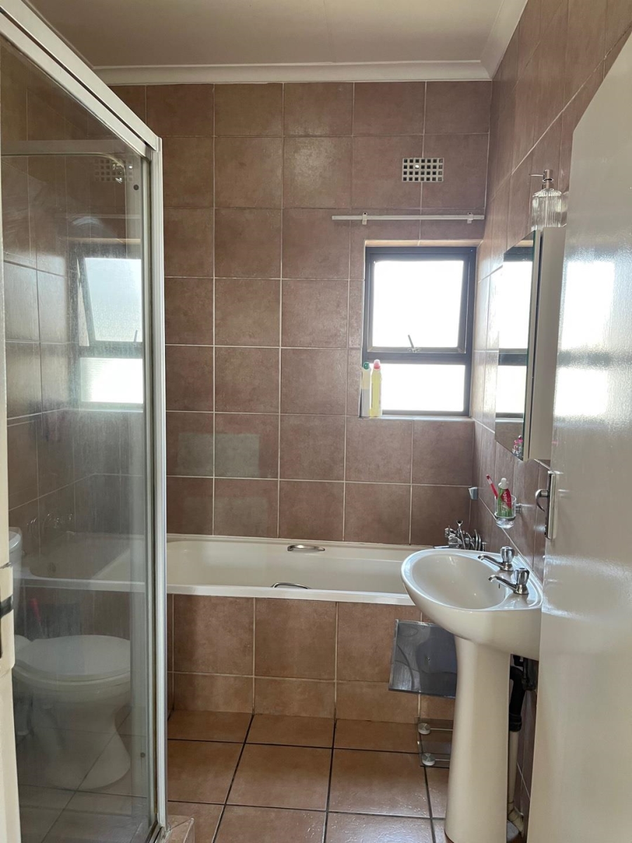 2 Bedroom Property for Sale in Lonehill Gauteng