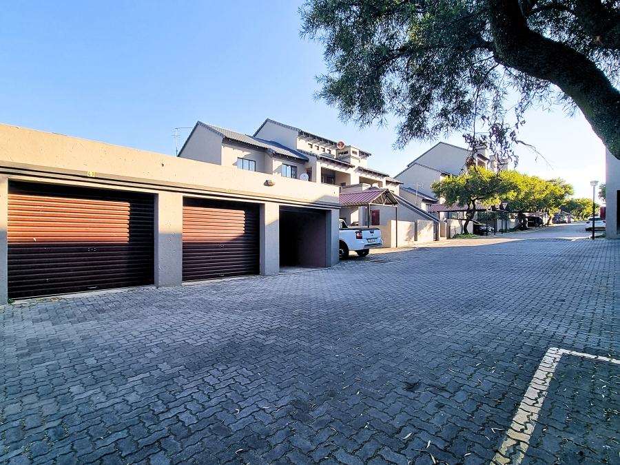2 Bedroom Property for Sale in Noordwyk Gauteng