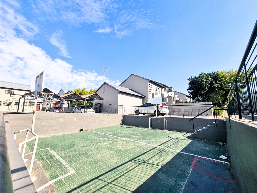 2 Bedroom Property for Sale in Noordwyk Gauteng
