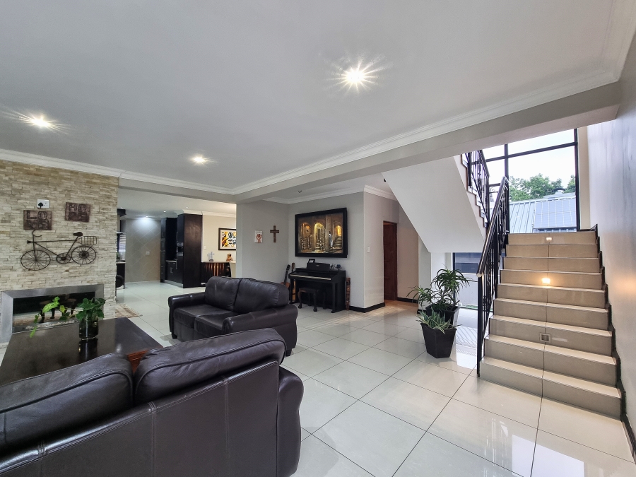 4 Bedroom Property for Sale in Waterfall Country Village Gauteng