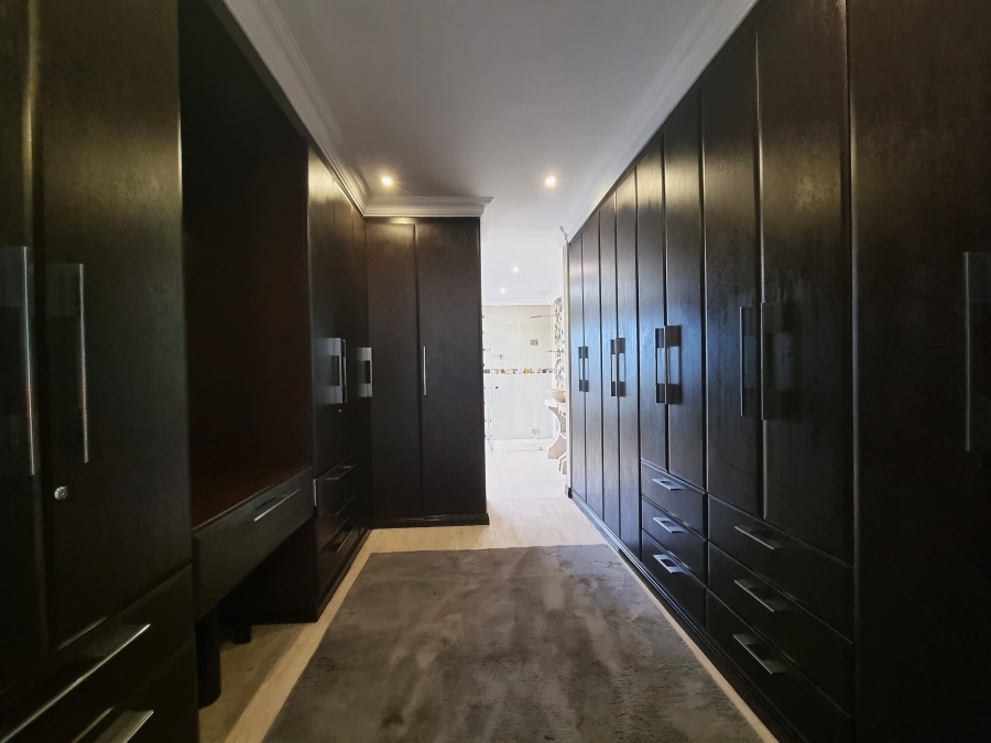4 Bedroom Property for Sale in Waterfall Country Village Gauteng