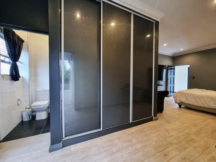 4 Bedroom Property for Sale in Waterfall Country Village Gauteng