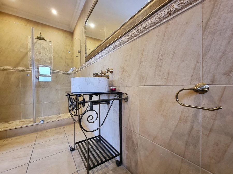 4 Bedroom Property for Sale in Waterfall Country Village Gauteng