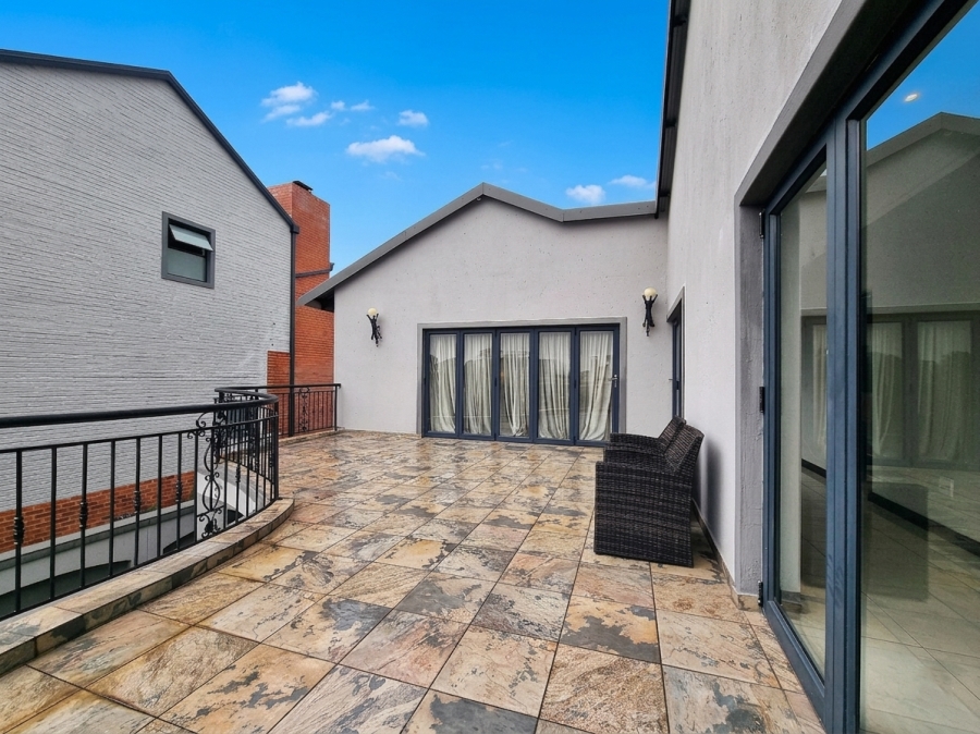 4 Bedroom Property for Sale in Waterfall Country Village Gauteng