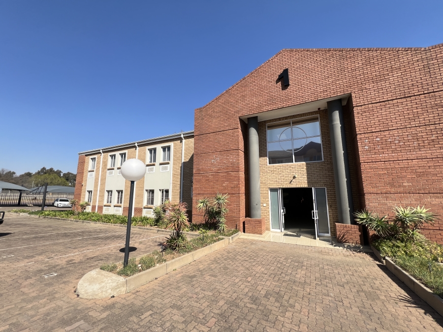 To Let Commercial Property for Rent in Randjespark Gauteng