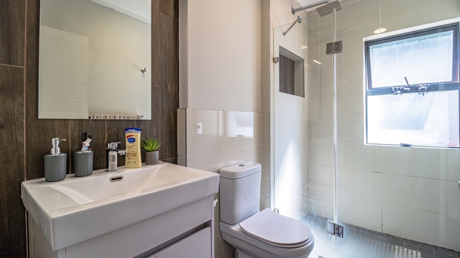 2 Bedroom Property for Sale in Lonehill Gauteng