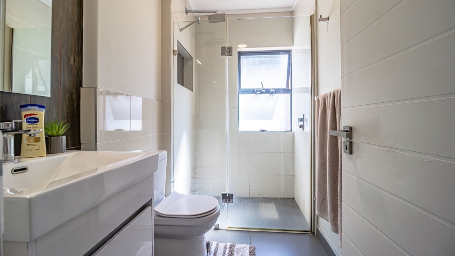 2 Bedroom Property for Sale in Lonehill Gauteng