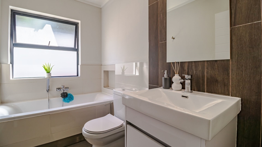 2 Bedroom Property for Sale in Lonehill Gauteng