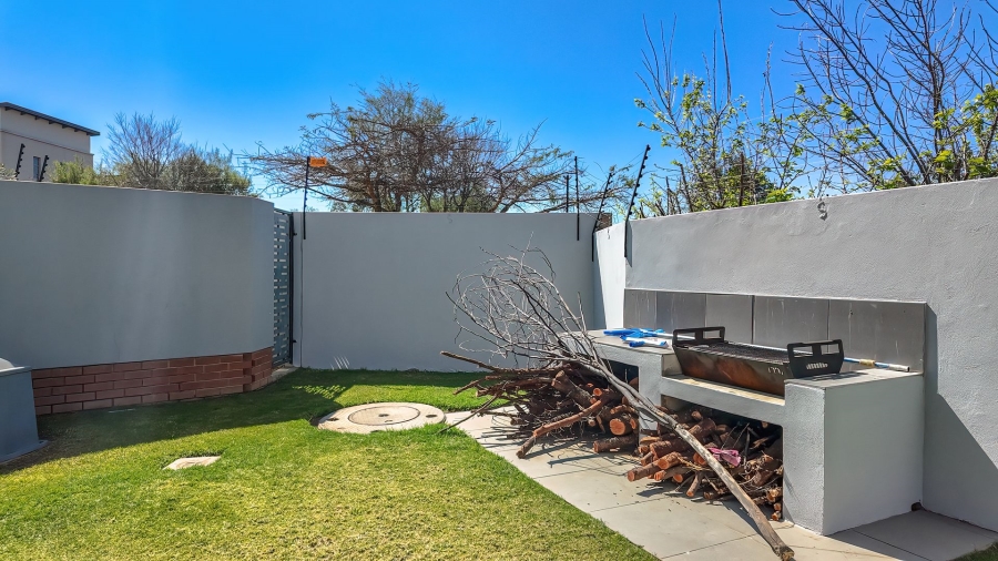 2 Bedroom Property for Sale in Lonehill Gauteng