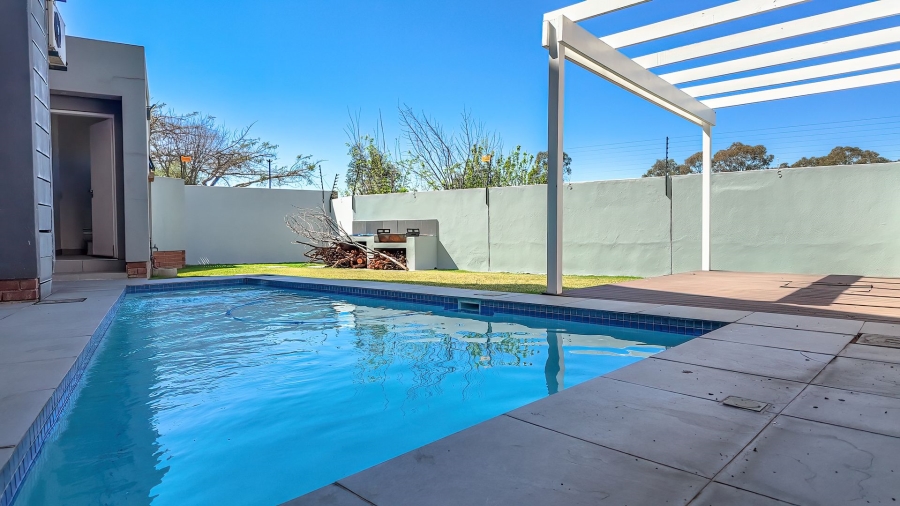 2 Bedroom Property for Sale in Lonehill Gauteng