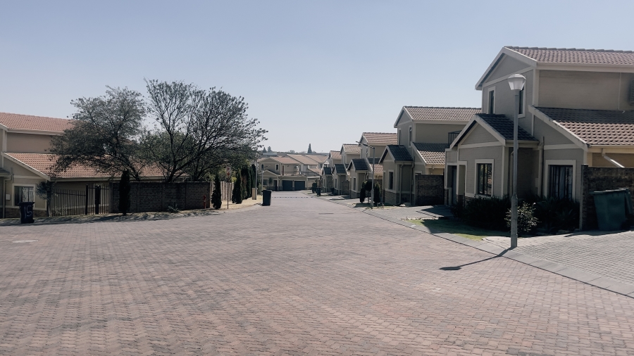 4 Bedroom Property for Sale in Halfway Gardens Gauteng