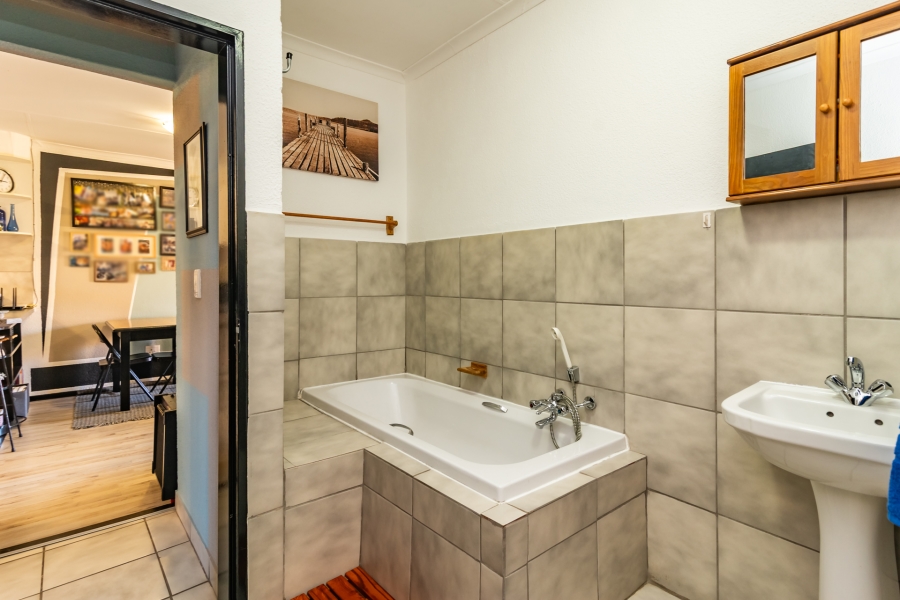 2 Bedroom Property for Sale in Wilro Park Gauteng