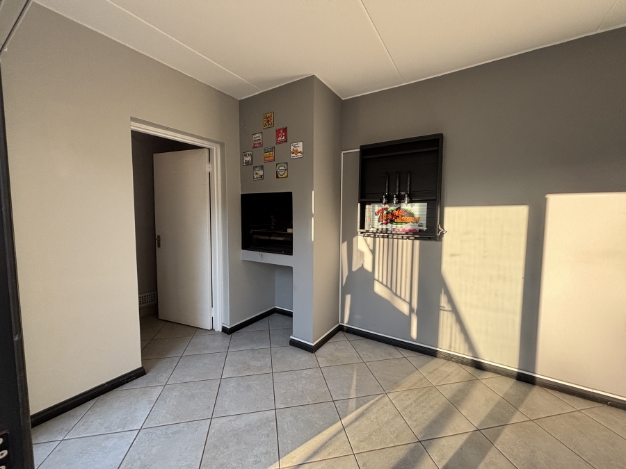 2 Bedroom Property for Sale in Norton Home Estate AH Gauteng