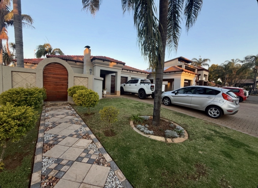 5 Bedroom Property for Sale in Bougainvillea Estate Gauteng
