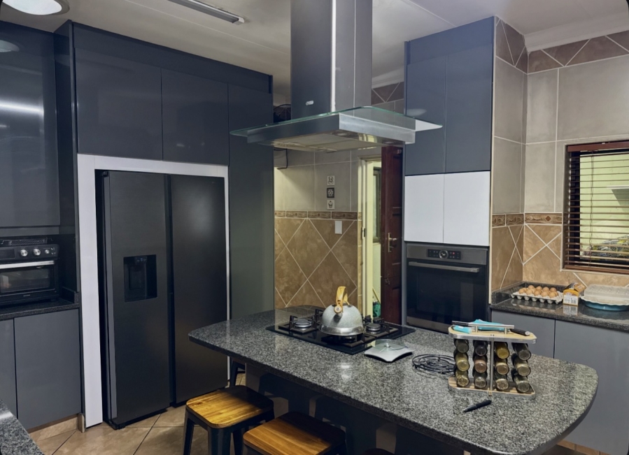 To Let 5 Bedroom Property for Rent in Bougainvillea Estate Gauteng