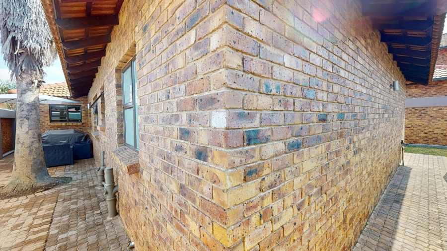 3 Bedroom Property for Sale in Bartlett Gauteng