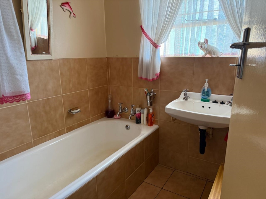 3 Bedroom Property for Sale in Vanderbijlpark SE 6 Gauteng