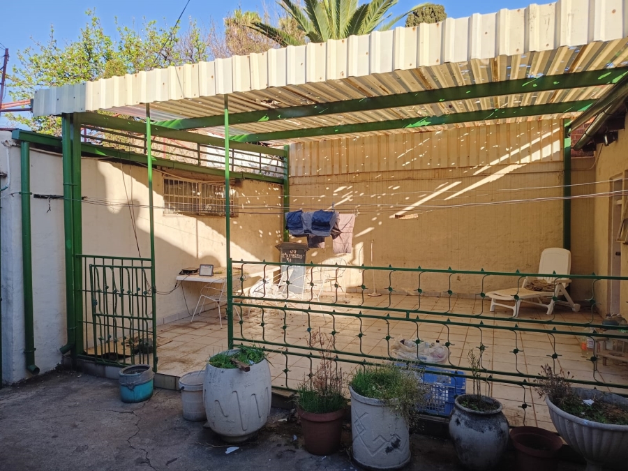6 Bedroom Property for Sale in Bertrams Gauteng