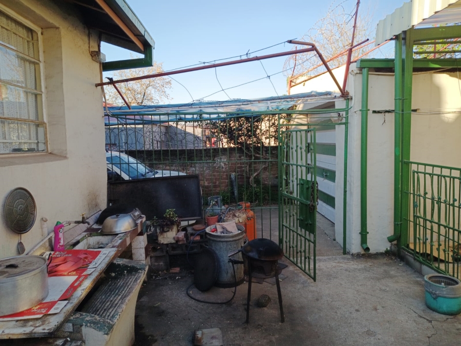 6 Bedroom Property for Sale in Bertrams Gauteng